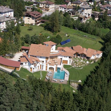 Castelir Suite Hotel Panchià Buitenkant foto